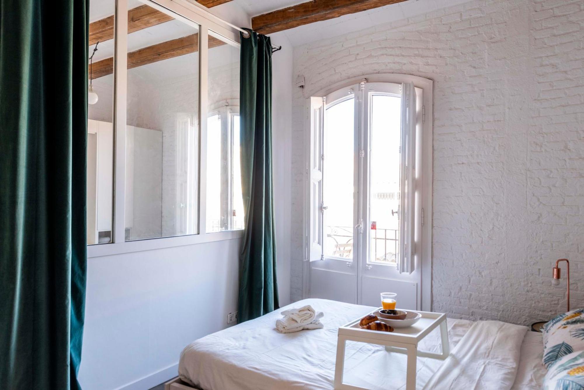 Enchanting 2 Bedroom Flat With Terrace Near Placa Espanya Barcelone Extérieur photo